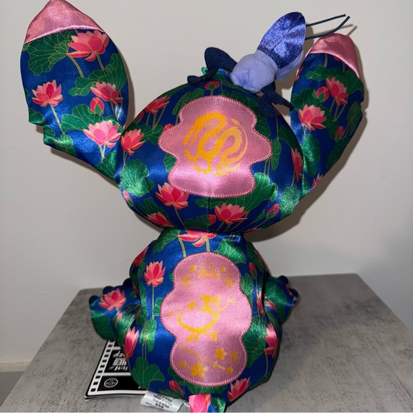 Stitch Crashes Disney Peter Pan Plush 12 of 12 - Picture 3 of 6